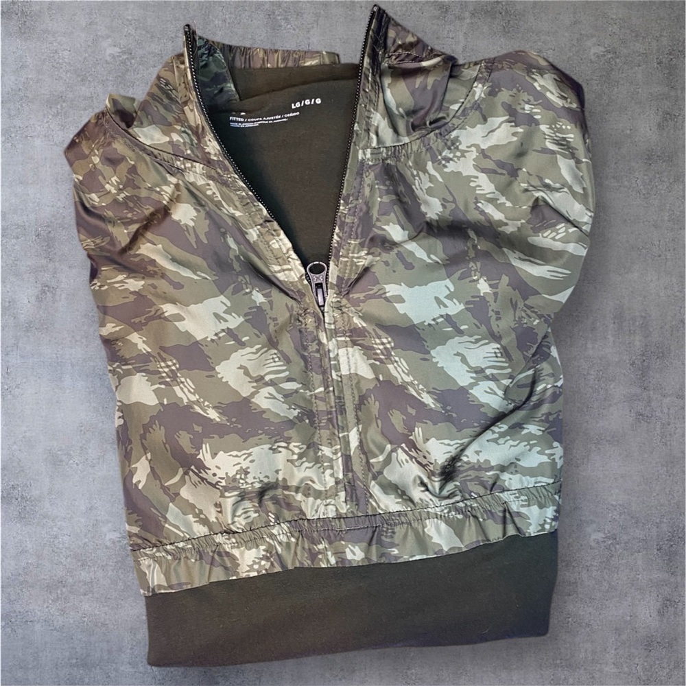 UNDER ARMOUR Camouflage Hooded Windbreaker